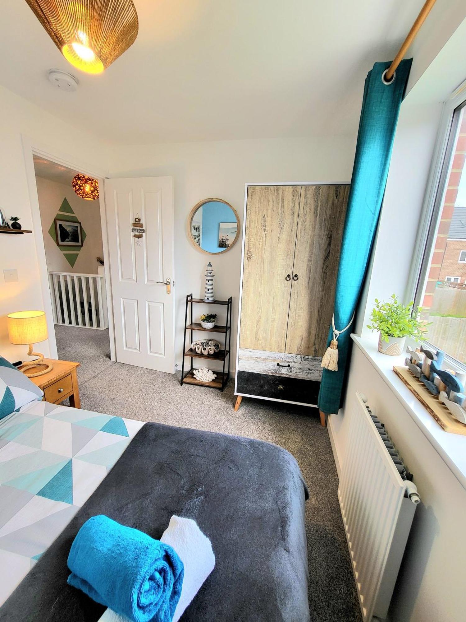 Seaside Beach Themed Home With Garden And Driveway Lytham St Annes Exterior photo