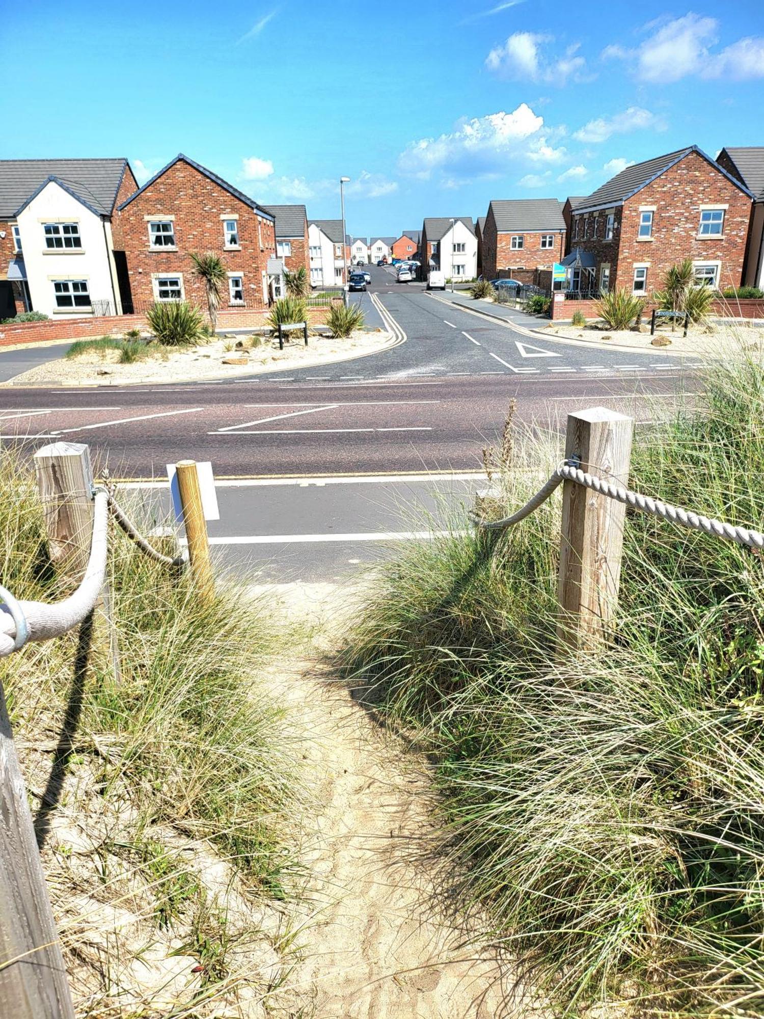 Seaside Beach Themed Home With Garden And Driveway Lytham St Annes Exterior photo